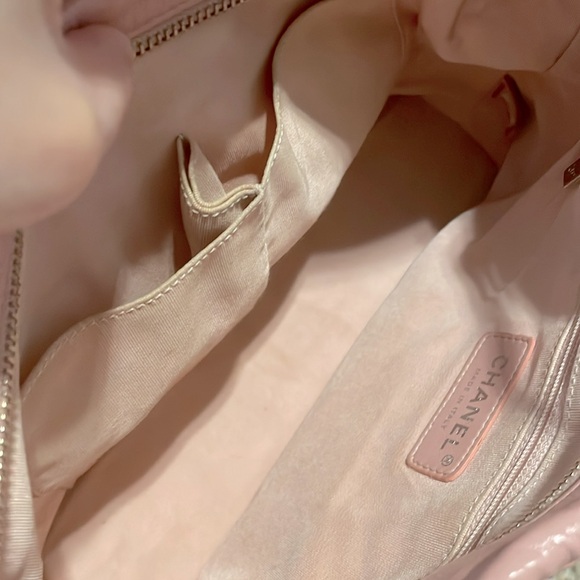 Pre loved Chanel Gabrielle medium in tweed - Picture 13 of 14